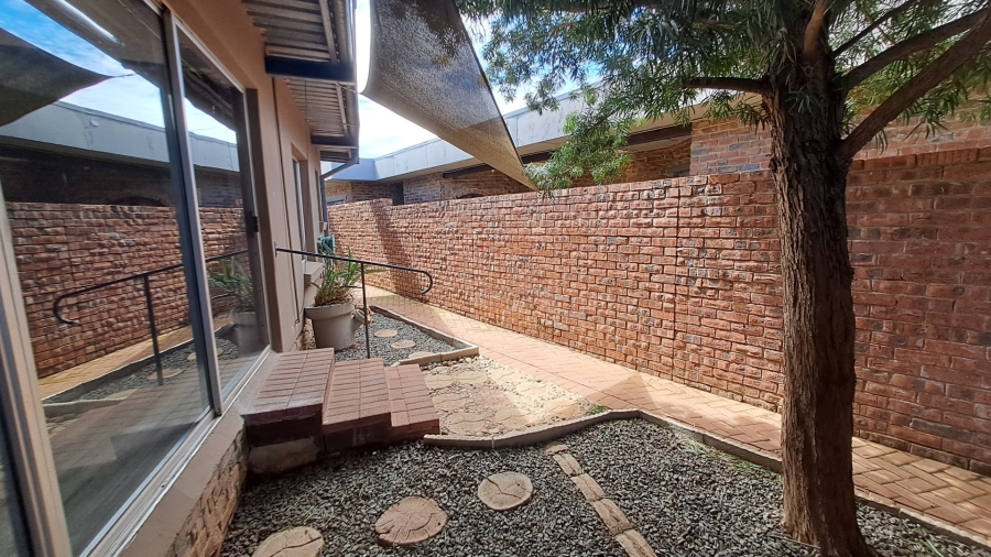 2 Bedroom Property for Sale in Pellissier Free State